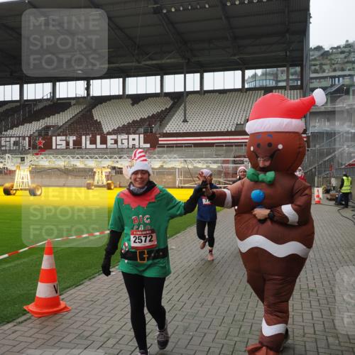 07.12.2025 - St. Pauli X-Mass-Run No. 15 Fabian Wolf http://msf.ph/oto/9418716 07.12.2025 11:27:39 Ziel 407, 534, 776, 790, 2567, 2571, 2572, 2623, 3315 meine-sportfotos.de