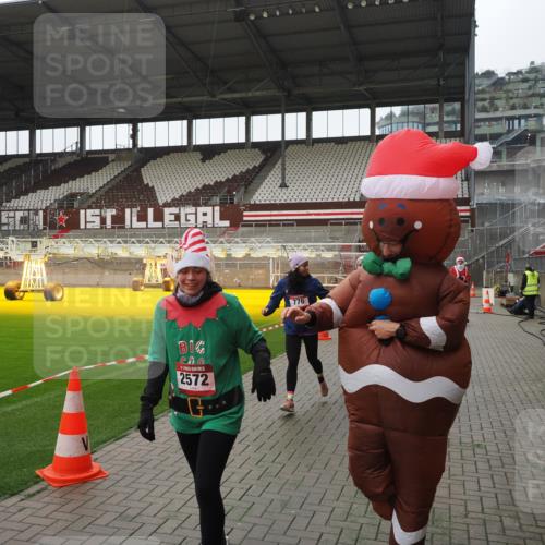 07.12.2025 - St. Pauli X-Mass-Run No. 15 Fabian Wolf http://msf.ph/oto/9418717 07.12.2025 11:27:40 Ziel 407, 534, 776, 790, 2567, 2571, 2572, 2623, 3315 meine-sportfotos.de