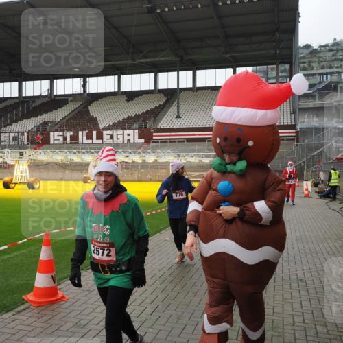 07.12.2025 - St. Pauli X-Mass-Run No. 15 Fabian Wolf http://msf.ph/oto/9418718 07.12.2025 11:27:40 Ziel 407, 534, 776, 790, 2567, 2571, 2572, 2623, 3315 meine-sportfotos.de