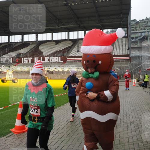 07.12.2025 - St. Pauli X-Mass-Run No. 15 Fabian Wolf http://msf.ph/oto/9418719 07.12.2025 11:27:40 Ziel 407, 534, 776, 790, 2567, 2571, 2572, 2623, 3315 meine-sportfotos.de