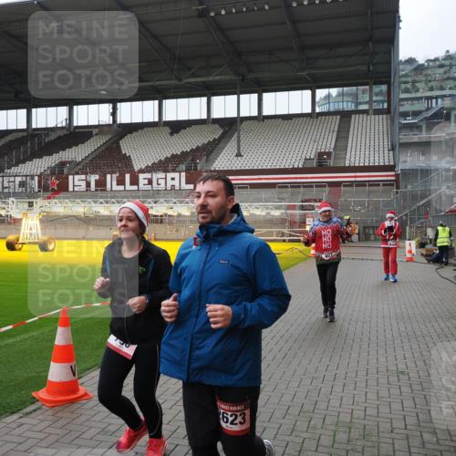 07.12.2025 - St. Pauli X-Mass-Run No. 15 Fabian Wolf http://msf.ph/oto/9418723 07.12.2025 11:27:42 Ziel 407, 534, 776, 790, 2567, 2571, 2572, 2623, 3315 meine-sportfotos.de