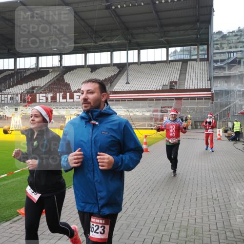 07.12.2025 - St. Pauli X-Mass-Run No. 15 Fabian Wolf http://msf.ph/oto/9418724 07.12.2025 11:27:42 Ziel 407, 534, 776, 790, 2567, 2571, 2572, 2623, 3315 meine-sportfotos.de