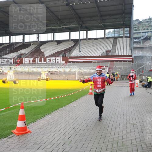 07.12.2025 - St. Pauli X-Mass-Run No. 15 Fabian Wolf http://msf.ph/oto/9418725 07.12.2025 11:27:42 Ziel 407, 534, 776, 790, 2567, 2571, 2572, 2623, 3315 meine-sportfotos.de