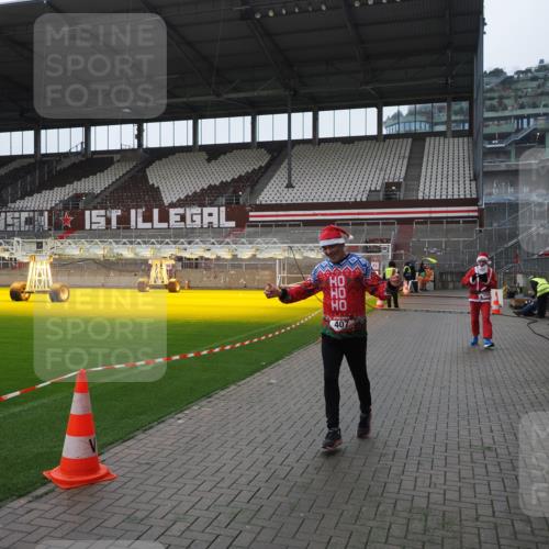 07.12.2025 - St. Pauli X-Mass-Run No. 15 Fabian Wolf http://msf.ph/oto/9418726 07.12.2025 11:27:43 Ziel 407, 534, 776, 790, 2567, 2571, 2572, 2623, 3315 meine-sportfotos.de