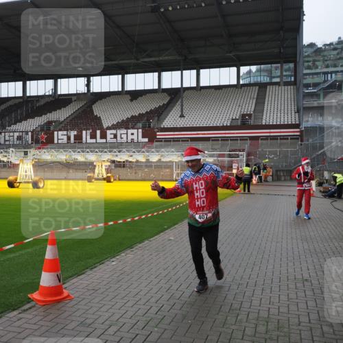 07.12.2025 - St. Pauli X-Mass-Run No. 15 Fabian Wolf http://msf.ph/oto/9418727 07.12.2025 11:27:43 Ziel 407, 534, 776, 790, 2567, 2571, 2572, 2623, 3315 meine-sportfotos.de
