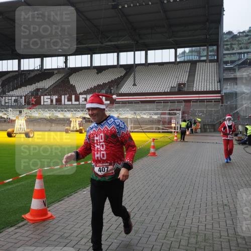07.12.2025 - St. Pauli X-Mass-Run No. 15 Fabian Wolf http://msf.ph/oto/9418730 07.12.2025 11:27:43 Ziel 407, 534, 776, 790, 2567, 2571, 2572, 2623, 3315 meine-sportfotos.de