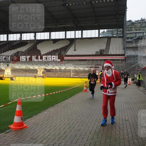 07.12.2025 - St. Pauli X-Mass-Run No. 15 Fabian Wolf http://msf.ph/oto/9418734 07.12.2025 11:27:55 Ziel 1082, 2192, 2196, 2567, 2655, 2930, 2980, 3027 meine-sportfotos.de