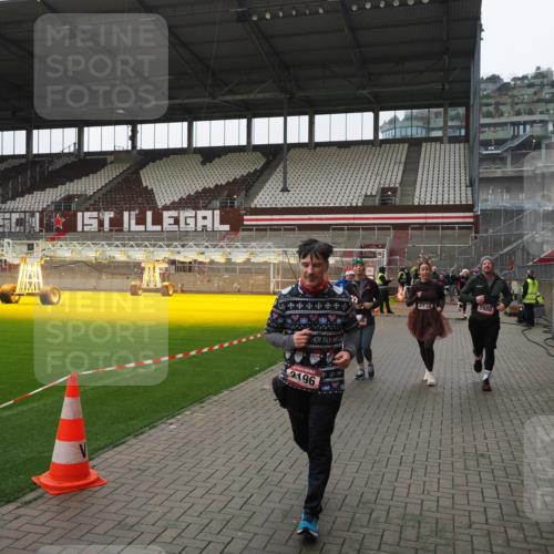 07.12.2025 - St. Pauli X-Mass-Run No. 15 Fabian Wolf http://msf.ph/oto/9418751 07.12.2025 11:27:58 Ziel 1082, 2138, 2139, 2192, 2196, 2655, 2930, 2980, 3027 meine-sportfotos.de