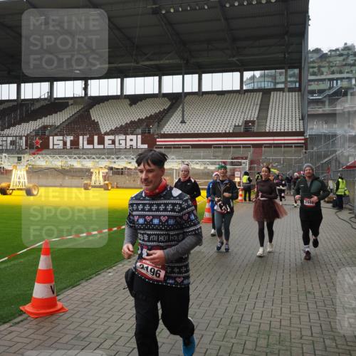 07.12.2025 - St. Pauli X-Mass-Run No. 15 Fabian Wolf http://msf.ph/oto/9418753 07.12.2025 11:27:59 Ziel 1082, 2138, 2139, 2192, 2196, 2655, 2930, 2980, 3027, 4644 meine-sportfotos.de