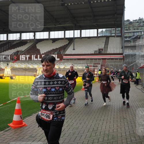 07.12.2025 - St. Pauli X-Mass-Run No. 15 Fabian Wolf http://msf.ph/oto/9418754 07.12.2025 11:27:59 Ziel 1082, 2138, 2139, 2192, 2196, 2655, 2930, 2980, 3027, 4644 meine-sportfotos.de
