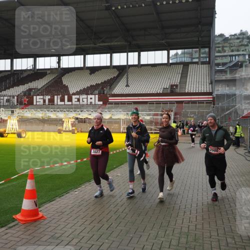 07.12.2025 - St. Pauli X-Mass-Run No. 15 Fabian Wolf http://msf.ph/oto/9418757 07.12.2025 11:28:00 Ziel 1082, 2138, 2139, 2192, 2196, 2655, 2930, 2980, 3027, 4644 meine-sportfotos.de
