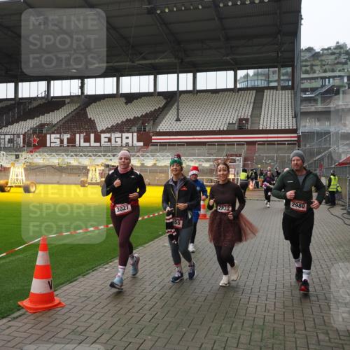 07.12.2025 - St. Pauli X-Mass-Run No. 15 Fabian Wolf http://msf.ph/oto/9418758 07.12.2025 11:28:00 Ziel 1082, 2138, 2139, 2192, 2196, 2655, 2930, 2980, 3027, 4644 meine-sportfotos.de