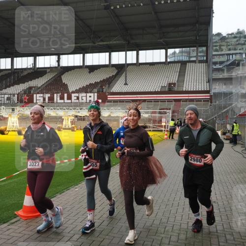 07.12.2025 - St. Pauli X-Mass-Run No. 15 Fabian Wolf http://msf.ph/oto/9418761 07.12.2025 11:28:00 Ziel 1082, 2138, 2139, 2192, 2196, 2655, 2930, 2980, 3027, 4644 meine-sportfotos.de