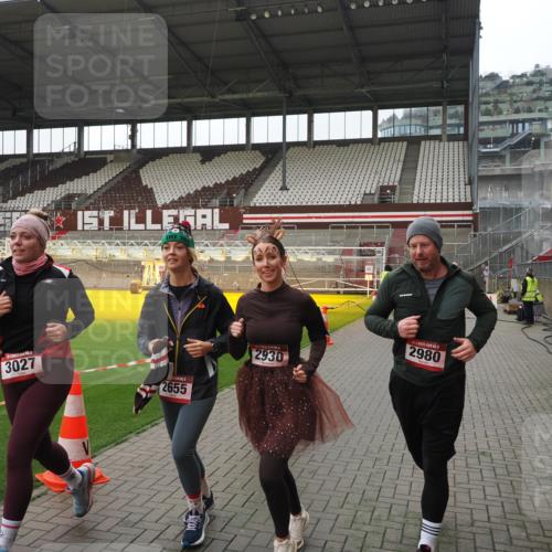 07.12.2025 - St. Pauli X-Mass-Run No. 15 Fabian Wolf http://msf.ph/oto/9418762 07.12.2025 11:28:01 Ziel 1082, 2138, 2139, 2192, 2196, 2655, 2930, 2980, 3027, 3057, 4644, 4655 meine-sportfotos.de
