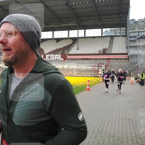 07.12.2025 - St. Pauli X-Mass-Run No. 15 Fabian Wolf http://msf.ph/oto/9418767 07.12.2025 11:28:02 Ziel 1082, 2138, 2139, 2192, 2196, 2655, 2930, 2980, 3027, 3057, 3063, 4644, 4655 meine-sportfotos.de