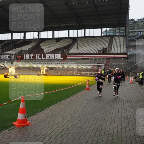 07.12.2025 - St. Pauli X-Mass-Run No. 15 Fabian Wolf http://msf.ph/oto/9418771 07.12.2025 11:28:02 Ziel 1082, 2138, 2139, 2192, 2196, 2655, 2930, 2980, 3027, 3057, 3063, 4644, 4655 meine-sportfotos.de