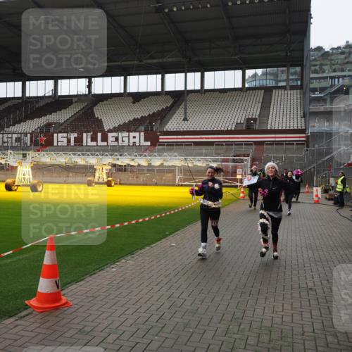 07.12.2025 - St. Pauli X-Mass-Run No. 15 Fabian Wolf http://msf.ph/oto/9418773 07.12.2025 11:28:03 Ziel 1082, 2138, 2139, 2192, 2196, 2655, 2930, 2980, 3027, 3057, 3063, 4644, 4655 meine-sportfotos.de