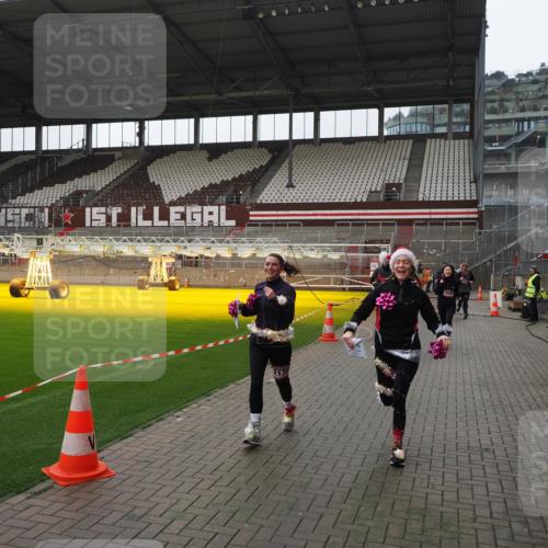 07.12.2025 - St. Pauli X-Mass-Run No. 15 Fabian Wolf http://msf.ph/oto/9418776 07.12.2025 11:28:04 Ziel 1082, 2138, 2139, 2192, 2196, 2655, 2930, 2980, 3027, 3057, 3063, 3074, 4644, 4655 meine-sportfotos.de