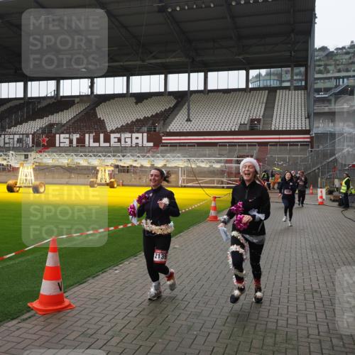07.12.2025 - St. Pauli X-Mass-Run No. 15 Fabian Wolf http://msf.ph/oto/9418777 07.12.2025 11:28:04 Ziel 1082, 2138, 2139, 2192, 2196, 2655, 2930, 2980, 3027, 3057, 3063, 3074, 4644, 4655 meine-sportfotos.de