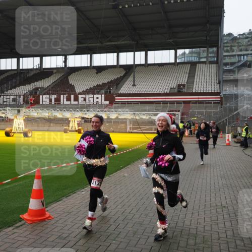 07.12.2025 - St. Pauli X-Mass-Run No. 15 Fabian Wolf http://msf.ph/oto/9418778 07.12.2025 11:28:04 Ziel 1082, 2138, 2139, 2192, 2196, 2655, 2930, 2980, 3027, 3057, 3063, 3074, 4644, 4655 meine-sportfotos.de