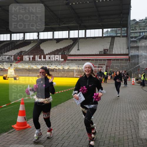 07.12.2025 - St. Pauli X-Mass-Run No. 15 Fabian Wolf http://msf.ph/oto/9418779 07.12.2025 11:28:04 Ziel 1082, 2138, 2139, 2192, 2196, 2655, 2930, 2980, 3027, 3057, 3063, 3074, 4644, 4655 meine-sportfotos.de