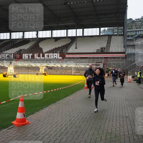 07.12.2025 - St. Pauli X-Mass-Run No. 15 Fabian Wolf http://msf.ph/oto/9418783 07.12.2025 11:28:05 Ziel 1082, 2138, 2139, 2192, 2196, 2655, 2930, 2980, 3027, 3057, 3063, 3074, 4644, 4655 meine-sportfotos.de