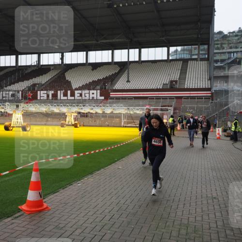 07.12.2025 - St. Pauli X-Mass-Run No. 15 Fabian Wolf http://msf.ph/oto/9418784 07.12.2025 11:28:06 Ziel 1082, 2138, 2139, 2192, 2196, 2655, 2930, 2980, 3027, 3057, 3063, 3074, 4644, 4653, 4655 meine-sportfotos.de