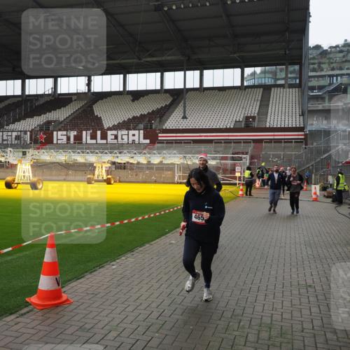 07.12.2025 - St. Pauli X-Mass-Run No. 15 Fabian Wolf http://msf.ph/oto/9418785 07.12.2025 11:28:06 Ziel 1082, 2138, 2139, 2192, 2196, 2655, 2930, 2980, 3027, 3057, 3063, 3074, 4644, 4653, 4655 meine-sportfotos.de