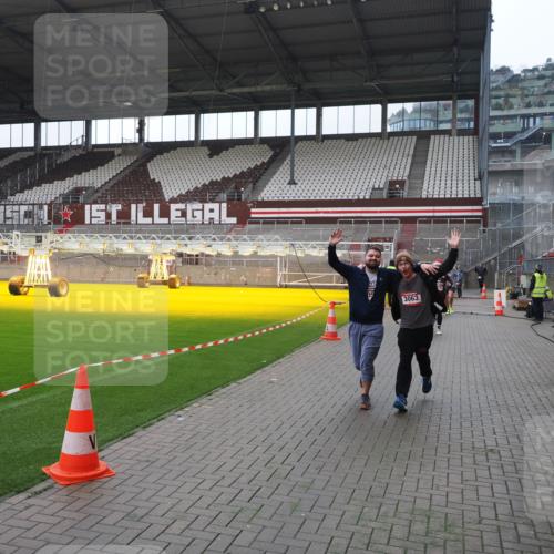 07.12.2025 - St. Pauli X-Mass-Run No. 15 Fabian Wolf http://msf.ph/oto/9418796 07.12.2025 11:28:08 Ziel 1082, 2138, 2139, 2192, 2196, 2655, 2930, 2980, 3027, 3057, 3063, 3074, 4644, 4653, 4655 meine-sportfotos.de