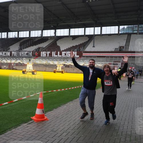 07.12.2025 - St. Pauli X-Mass-Run No. 15 Fabian Wolf http://msf.ph/oto/9418800 07.12.2025 11:28:09 Ziel 1082, 2138, 2139, 2192, 2196, 2655, 2930, 2980, 3027, 3057, 3063, 3074, 4644, 4653, 4655 meine-sportfotos.de