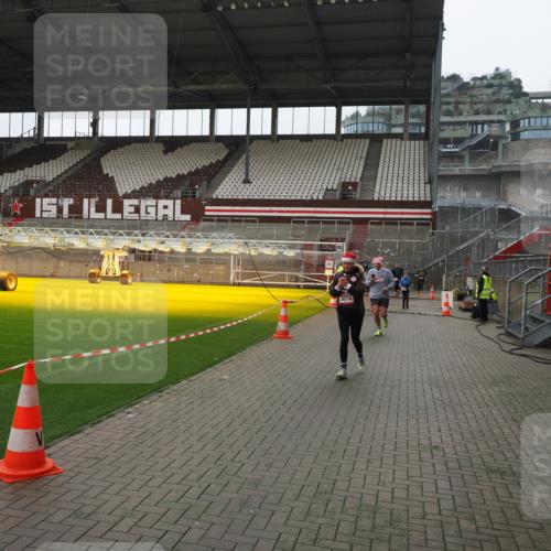 07.12.2025 - St. Pauli X-Mass-Run No. 15 Fabian Wolf http://msf.ph/oto/9418805 07.12.2025 11:28:11 Ziel 1082, 2138, 2139, 2163, 2655, 2930, 2980, 3027, 3057, 3063, 3074, 3599, 4644, 4653, 4655 meine-sportfotos.de