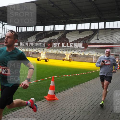 07.12.2025 - St. Pauli X-Mass-Run No. 15 Fabian Wolf http://msf.ph/oto/9418816 07.12.2025 11:28:14 Ziel 2138, 2139, 2162, 2163, 2164, 3057, 3063, 3074, 3599, 3670, 4644, 4653, 4655 meine-sportfotos.de