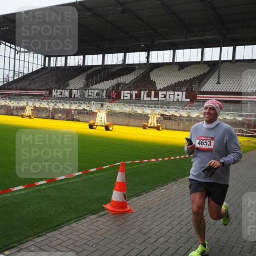 07.12.2025 - St. Pauli X-Mass-Run No. 15 Fabian Wolf http://msf.ph/oto/9418817 07.12.2025 11:28:15 Ziel 2138, 2139, 2162, 2163, 2164, 3057, 3063, 3074, 3599, 3670, 4644, 4653, 4655 meine-sportfotos.de