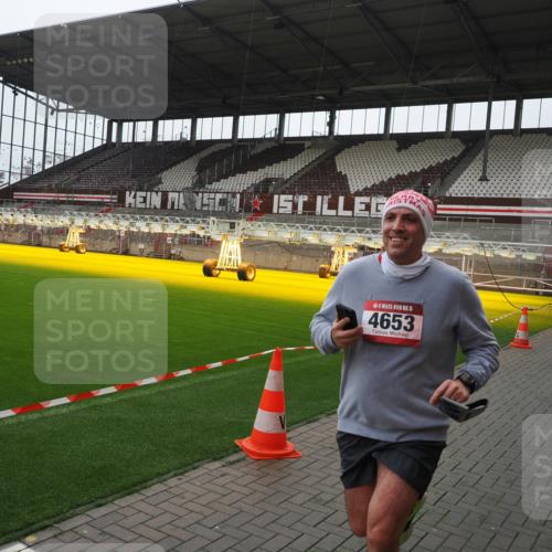 07.12.2025 - St. Pauli X-Mass-Run No. 15 Fabian Wolf http://msf.ph/oto/9418819 07.12.2025 11:28:15 Ziel 2138, 2139, 2162, 2163, 2164, 3057, 3063, 3074, 3599, 3670, 4644, 4653, 4655 meine-sportfotos.de