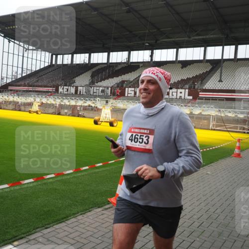 07.12.2025 - St. Pauli X-Mass-Run No. 15 Fabian Wolf http://msf.ph/oto/9418820 07.12.2025 11:28:15 Ziel 2138, 2139, 2162, 2163, 2164, 3057, 3063, 3074, 3599, 3670, 4644, 4653, 4655 meine-sportfotos.de