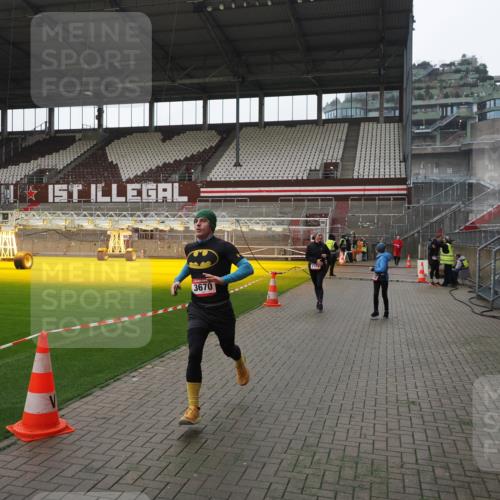 07.12.2025 - St. Pauli X-Mass-Run No. 15 Fabian Wolf http://msf.ph/oto/9418822 07.12.2025 11:28:17 Ziel 2138, 2139, 2162, 2163, 2164, 3057, 3063, 3074, 3599, 3670, 4644, 4653, 4655 meine-sportfotos.de