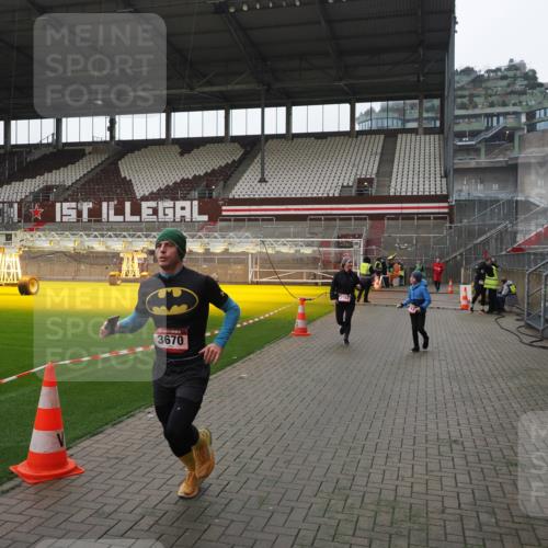 07.12.2025 - St. Pauli X-Mass-Run No. 15 Fabian Wolf http://msf.ph/oto/9418823 07.12.2025 11:28:17 Ziel 2138, 2139, 2162, 2163, 2164, 3057, 3063, 3074, 3599, 3670, 4644, 4653, 4655 meine-sportfotos.de