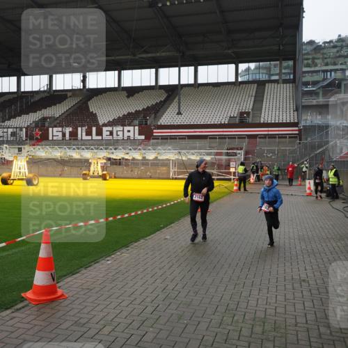07.12.2025 - St. Pauli X-Mass-Run No. 15 Fabian Wolf http://msf.ph/oto/9418824 07.12.2025 11:28:18 Ziel 2162, 2163, 2164, 3057, 3063, 3074, 3599, 3670, 4644, 4653, 4655 meine-sportfotos.de