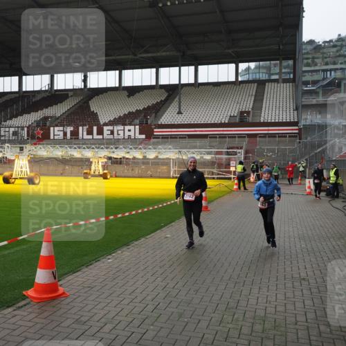 07.12.2025 - St. Pauli X-Mass-Run No. 15 Fabian Wolf http://msf.ph/oto/9418825 07.12.2025 11:28:19 Ziel 2162, 2163, 2164, 3057, 3063, 3074, 3599, 3670, 4644, 4653, 4655 meine-sportfotos.de