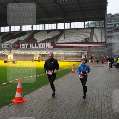 07.12.2025 - St. Pauli X-Mass-Run No. 15 Fabian Wolf http://msf.ph/oto/9418829 07.12.2025 11:28:19 Ziel 2162, 2163, 2164, 3057, 3063, 3074, 3599, 3670, 4644, 4653, 4655 meine-sportfotos.de