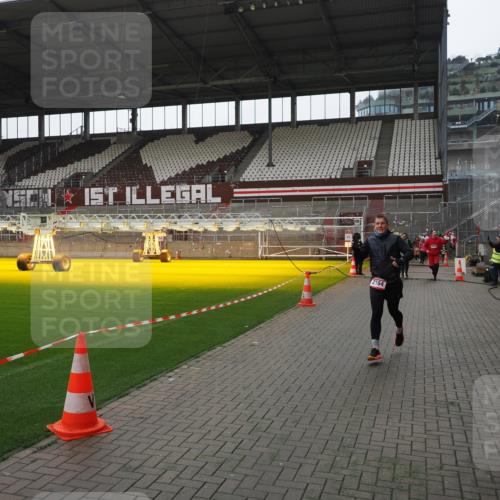 07.12.2025 - St. Pauli X-Mass-Run No. 15 Fabian Wolf http://msf.ph/oto/9418834 07.12.2025 11:28:23 Ziel 2162, 2163, 2164, 2808, 2845, 3074, 3599, 3670, 4653 meine-sportfotos.de