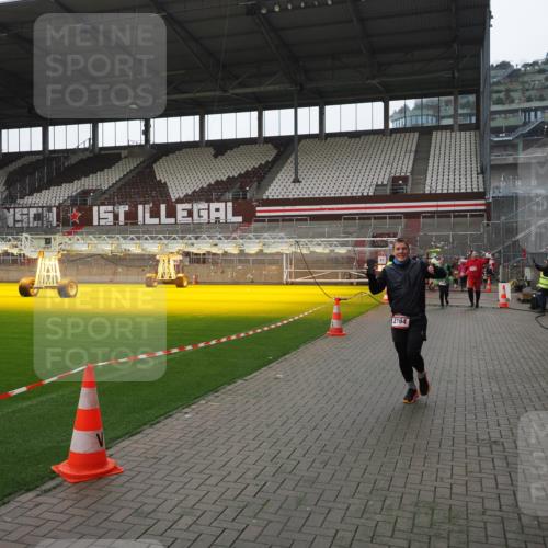 07.12.2025 - St. Pauli X-Mass-Run No. 15 Fabian Wolf http://msf.ph/oto/9418835 07.12.2025 11:28:23 Ziel 2162, 2163, 2164, 2808, 2845, 3074, 3599, 3670, 4653 meine-sportfotos.de