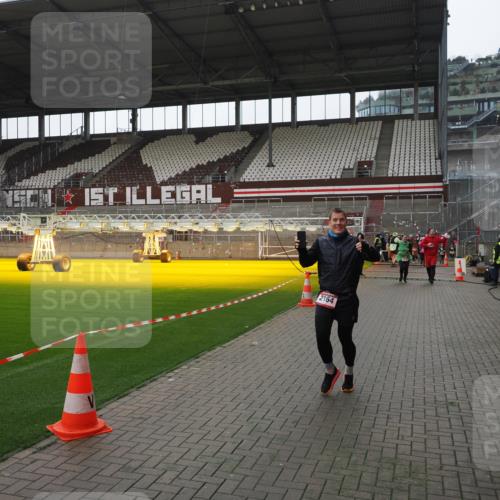 07.12.2025 - St. Pauli X-Mass-Run No. 15 Fabian Wolf http://msf.ph/oto/9418837 07.12.2025 11:28:23 Ziel 2162, 2163, 2164, 2808, 2845, 3074, 3599, 3670, 4653 meine-sportfotos.de