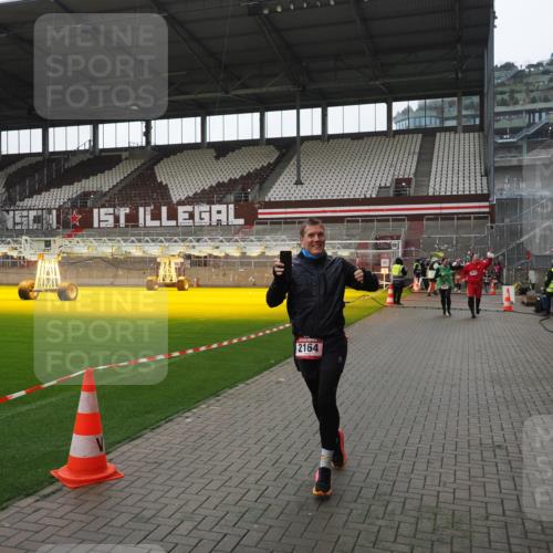 07.12.2025 - St. Pauli X-Mass-Run No. 15 Fabian Wolf http://msf.ph/oto/9418839 07.12.2025 11:28:24 Ziel 1897, 2162, 2163, 2164, 2808, 2845, 3074, 3599, 3670, 4653 meine-sportfotos.de