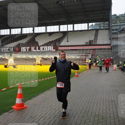 07.12.2025 - St. Pauli X-Mass-Run No. 15 Fabian Wolf http://msf.ph/oto/9418840 07.12.2025 11:28:24 Ziel 1897, 2162, 2163, 2164, 2808, 2845, 3074, 3599, 3670, 4653 meine-sportfotos.de