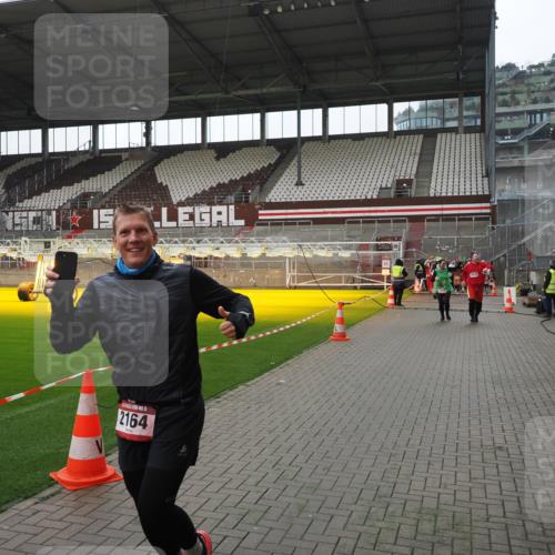 07.12.2025 - St. Pauli X-Mass-Run No. 15 Fabian Wolf http://msf.ph/oto/9418842 07.12.2025 11:28:24 Ziel 1897, 2162, 2163, 2164, 2808, 2845, 3074, 3599, 3670, 4653 meine-sportfotos.de