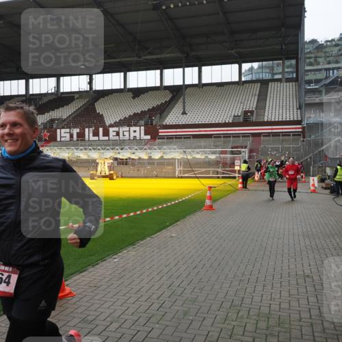 07.12.2025 - St. Pauli X-Mass-Run No. 15 Fabian Wolf http://msf.ph/oto/9418843 07.12.2025 11:28:24 Ziel 1897, 2162, 2163, 2164, 2808, 2845, 3074, 3599, 3670, 4653 meine-sportfotos.de