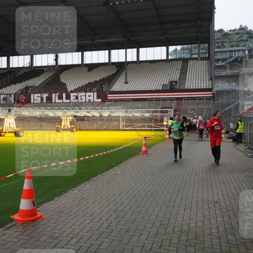 07.12.2025 - St. Pauli X-Mass-Run No. 15 Fabian Wolf http://msf.ph/oto/9418845 07.12.2025 11:28:27 Ziel 1897, 1919, 1920, 1921, 2162, 2163, 2164, 2427, 2431, 2808, 2845, 3599, 3670, 4641 meine-sportfotos.de