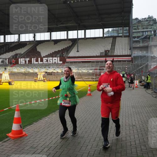 07.12.2025 - St. Pauli X-Mass-Run No. 15 Fabian Wolf http://msf.ph/oto/9418854 07.12.2025 11:28:29 Ziel 1897, 1917, 1919, 1920, 1921, 2162, 2163, 2164, 2426, 2427, 2431, 2495, 2774, 2808, 2845, 3599, 3670, 4641 meine-sportfotos.de