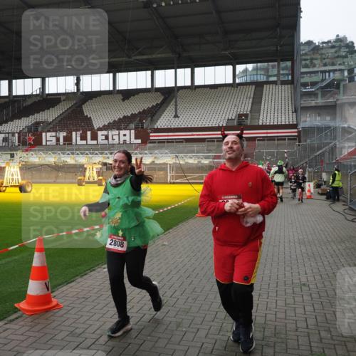 07.12.2025 - St. Pauli X-Mass-Run No. 15 Fabian Wolf http://msf.ph/oto/9418855 07.12.2025 11:28:30 Ziel 1897, 1917, 1919, 1920, 1921, 2162, 2163, 2164, 2426, 2427, 2431, 2495, 2774, 2808, 2845, 3599, 3670, 4641 meine-sportfotos.de
